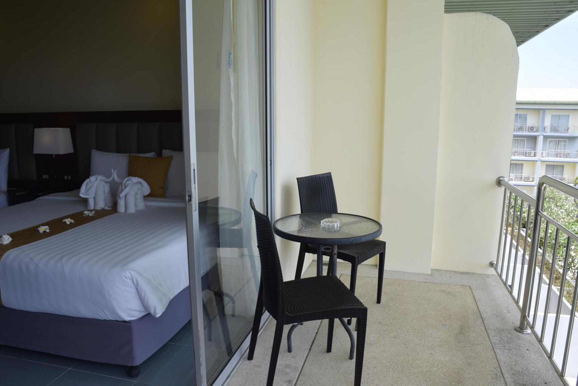 Blue Beach Grand Resort And Spa In Chalong Phuket By Dayuu Ban Saiyuan 外观 照片