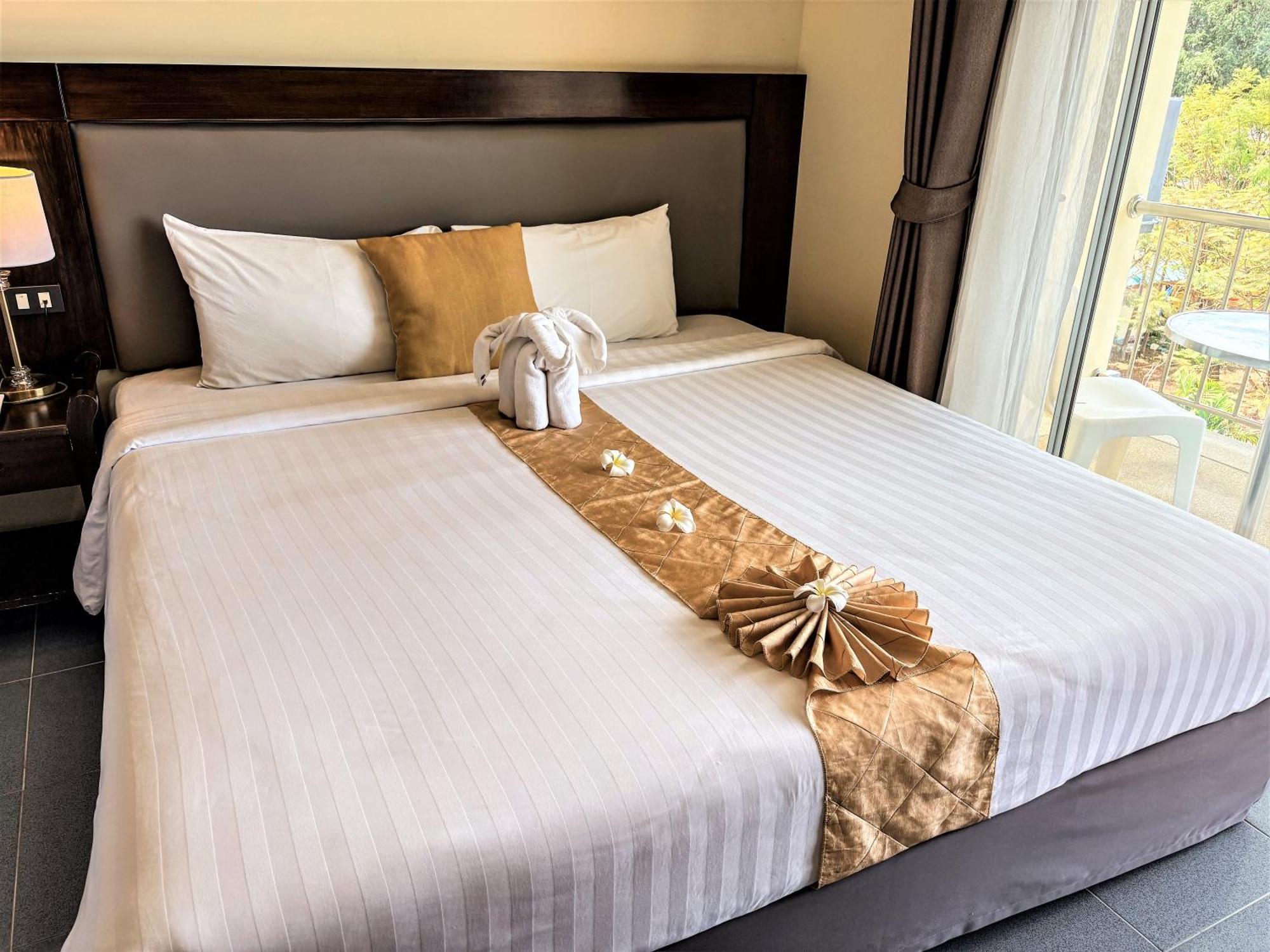 Blue Beach Grand Resort And Spa In Chalong Phuket By Dayuu Ban Saiyuan 外观 照片