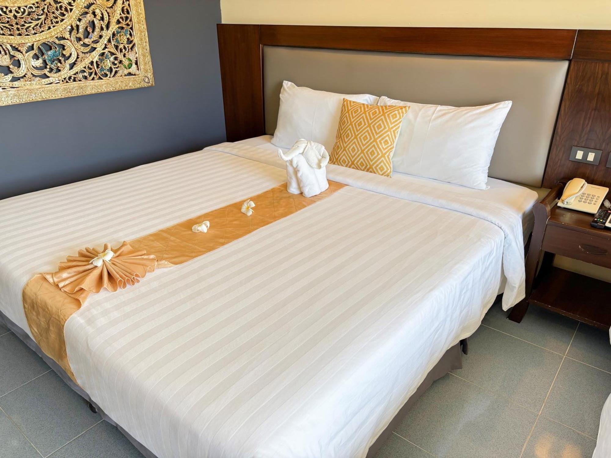 Blue Beach Grand Resort And Spa In Chalong Phuket By Dayuu Ban Saiyuan 外观 照片